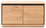 Frontale Ansicht einer Garderobenbank aus Holz mit zwei Türen.