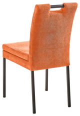Rückansicht eines orangefarbenen Stuhls mit schwarzem Metallgestell und Griff an der Rückenlehne.