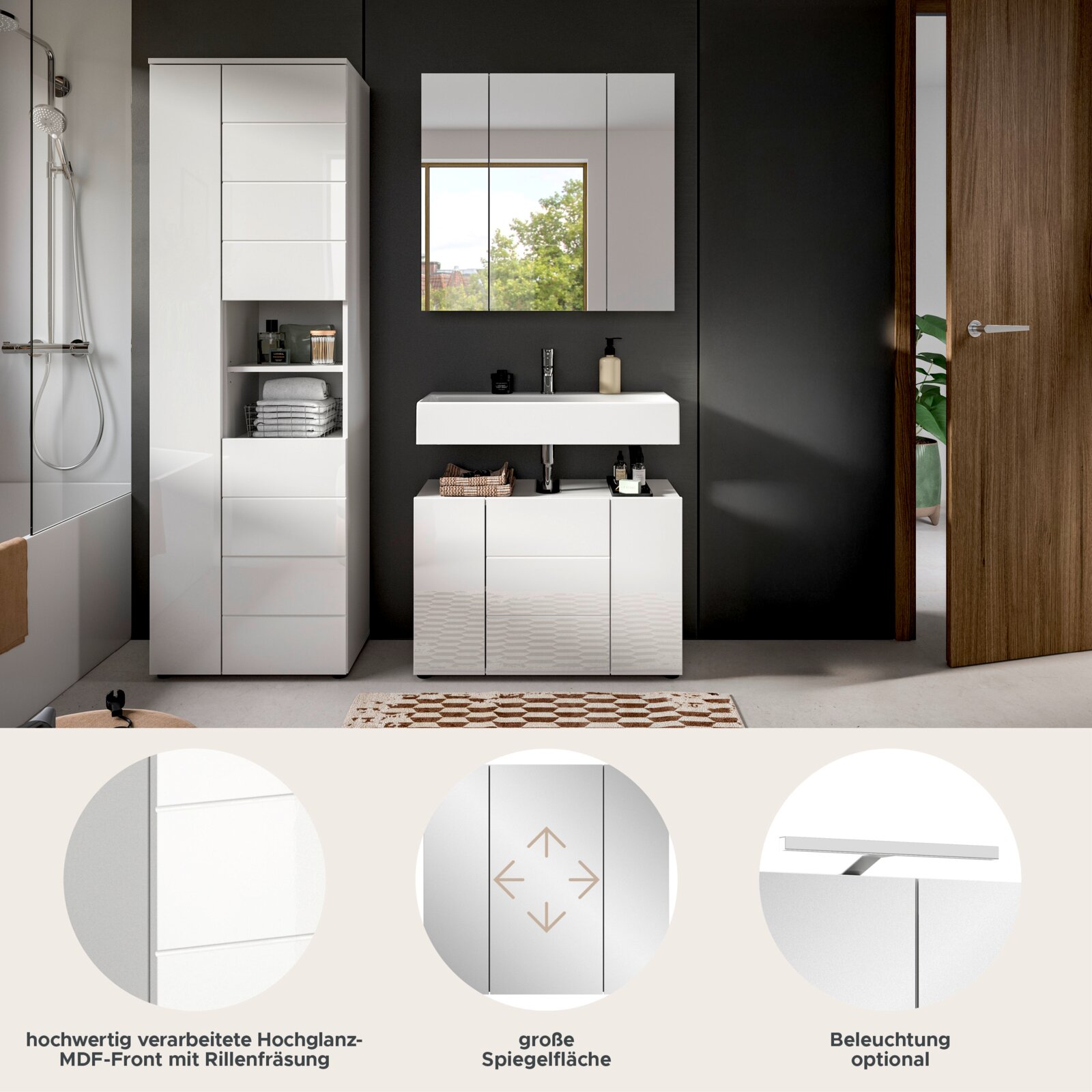 Moderne Badkombination mit hochglänzender MDF-Front und Rillenfräsung, bestehend aus einem großen Spiegelschrank, einem Waschbeckenunterschrank und einem hohen Schrank, frontal abgebildet. Optional mit Beleuchtung.