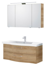 Moderner Badblock mit Holzoptik, bestehend aus einem Spiegelschrank mit Beleuchtung und einem Waschbeckenunterschrank mit zwei Schubladen, seitliche Perspektive.