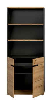 Hoher Schrank in Schwarz mit Eiche-Optik-Fronten, zwei offene Regalböden oben und geöffneten Türen unten, Frontansicht.