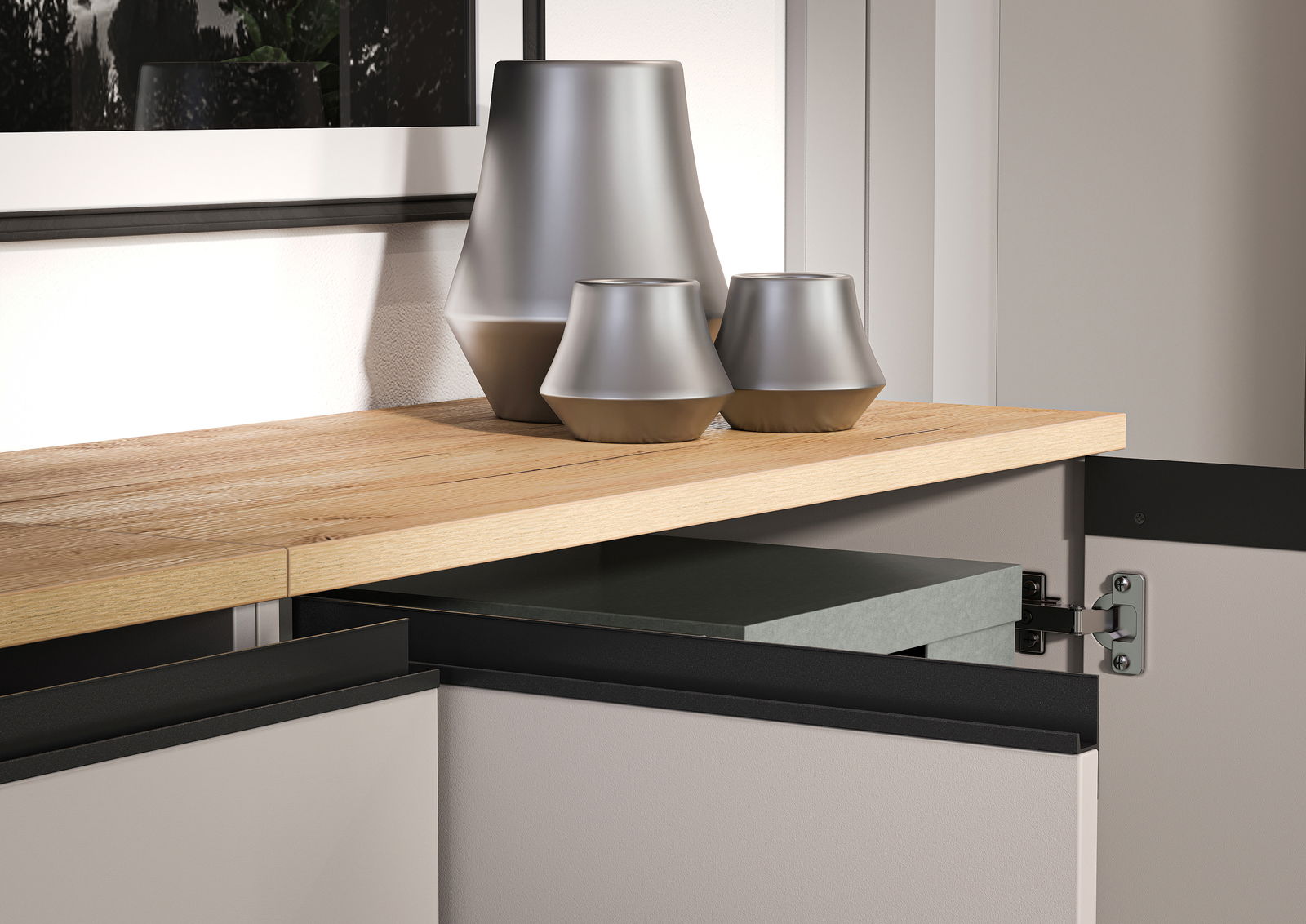 Nahaufnahme eines Aktenschranks mit geöffneter Tür, Holzoberfläche und modernen Vasen in einer stilvollen Umgebung.