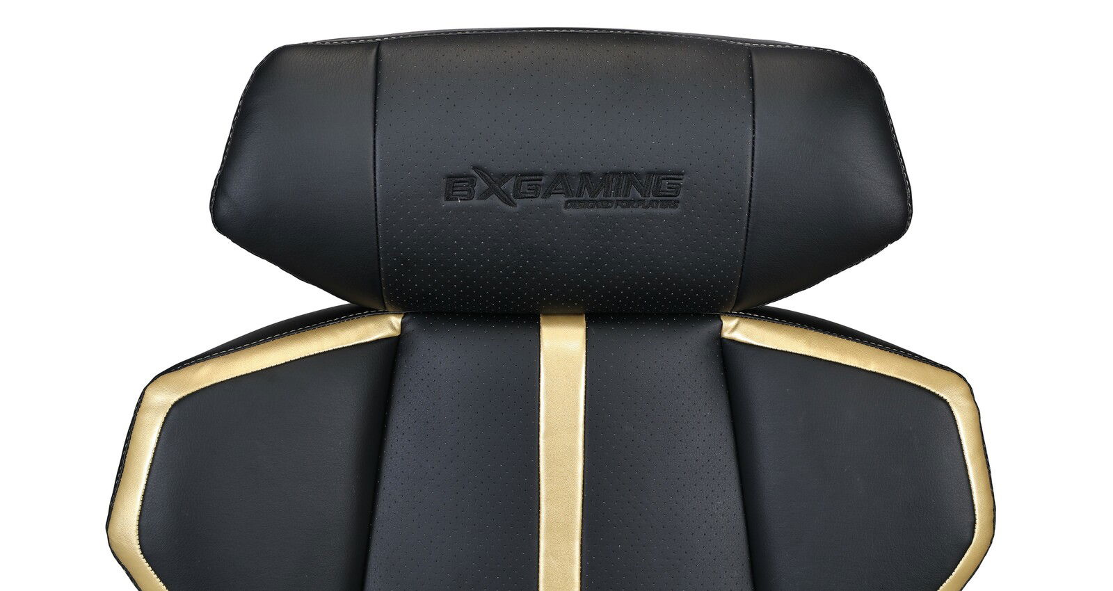 Nahaufnahme der Rückenlehne eines Gaming-Stuhls mit schwarzem und goldenem Design, von vorne betrachtet.