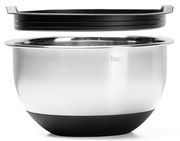 Rührschüssel aus Edelstahl mit schwarzem Deckel, seitliche Perspektive