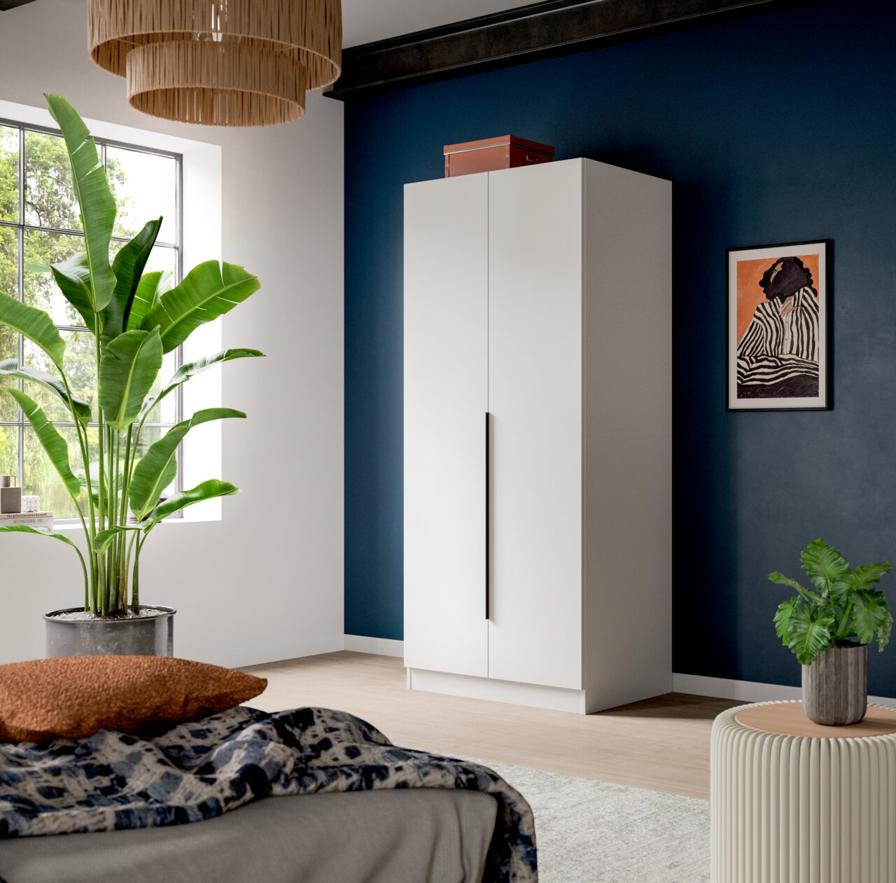 MID.YOU Kleiderschrank 2-türig KOPENHAGEN Weißer zweitüriger Kleiderschrank mit langen schwarzen Griffen vor dunkelblauer Wand im Schlafzimmer, perspektivisch in leichter Seitenansicht von vorn (3/4-Ansicht)