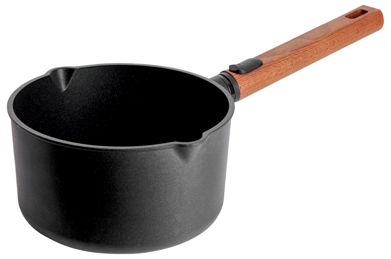 Guss-Stieltopf 18cm mit Holzgriff, seitliche Ansicht