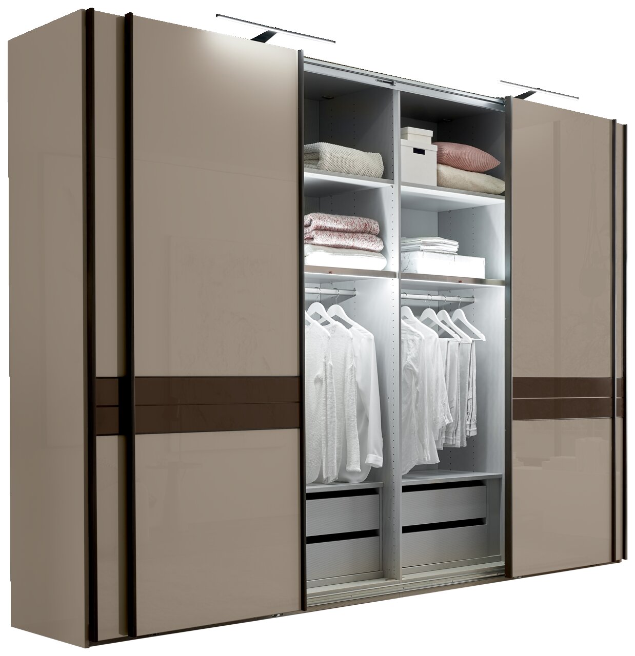 Moderner Schwebetürenschrank mit offener Tür, zeigt Innenraum mit Kleiderstangen, Regalen und Schubladen, seitliche Perspektive