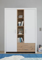 Moderner 2-türiger Drehtürenschrank in Weiß mit offenen Regalfächern in der Mitte und zwei Schubladen unten, frontal fotografiert.