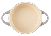 Ansicht von oben auf eine Mini Cocotte in der Farbe Flint mit zwei Griffen.