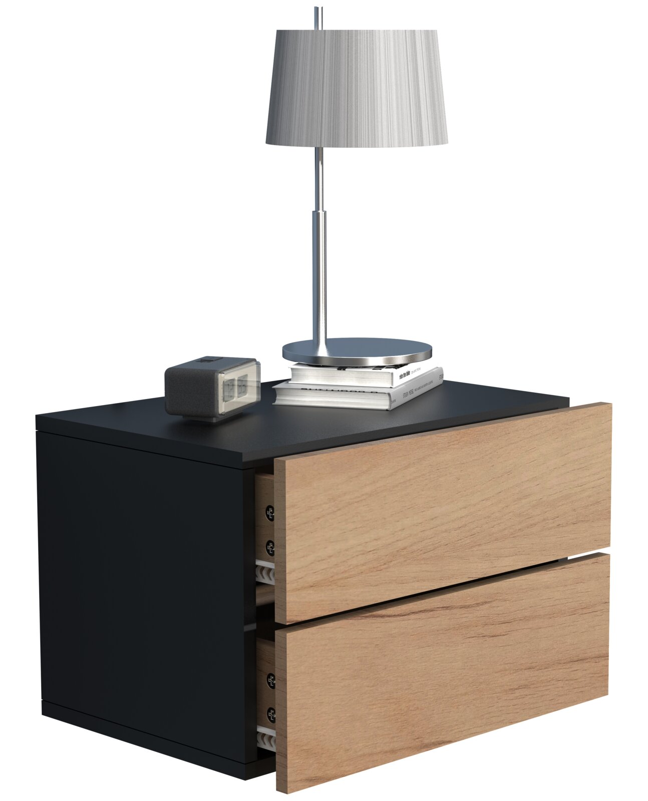 Moderner Nachttisch/Kommode in Schwarz mit zwei Holzschubladen, eine Schublade geöffnet; oben Tischlampe, Bücher und Wecker, perspektivisch in leichter Seitenansicht von vorn vor weißem Hintergrund.
