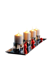 Edelstahl Tablett mit vier brennenden Kerzen und roten Weihnachtskugeln, seitliche Perspektive