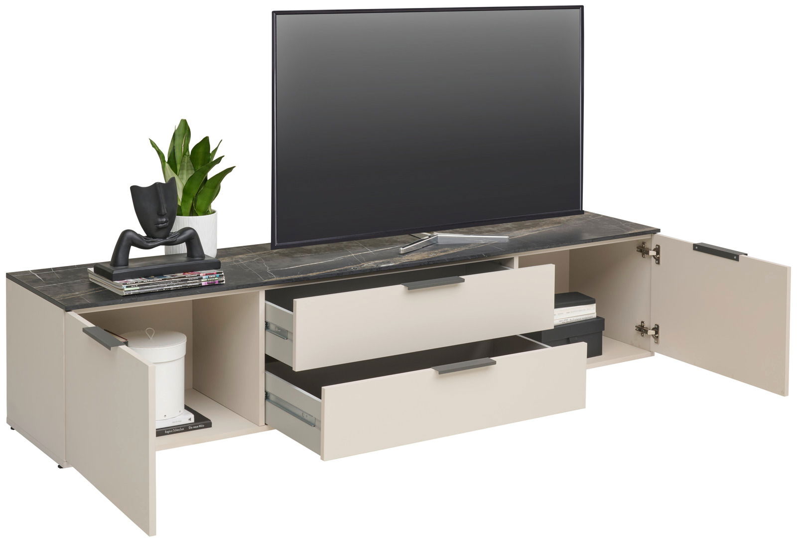 TV-Lowboard mit zwei offenen Schubladen und zwei offenen Türen, darauf ein Fernseher, eine Pflanze und eine Skulptur, Perspektive von vorne