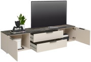TV-Lowboard mit zwei offenen Schubladen und zwei offenen Türen, darauf ein Fernseher, eine Pflanze und eine Skulptur, Perspektive von vorne