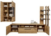 Wohnwand/TV-Lowboard und Hochschrank aus massiver Eiche mit offenen Regalen, Klappen- und Drehtüren sowie Schublade, Türen geöffnet und Fächer sichtbar, Frontansicht auf weißem Hintergrund