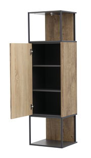 Offenes Stand-/Hängeelement aus Holz mit Metallrahmen, zwei Regalböden und geöffneter Tür, seitliche Perspektive.