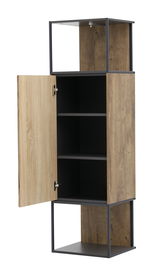 Offenes Stand-/Hängeelement aus Holz mit Metallrahmen, zwei Regalböden und geöffneter Tür, seitliche Perspektive.