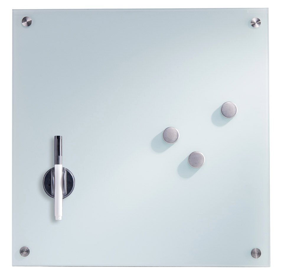 Glas-Memoboard mit silbernen Magneten und einem Stift, frontal betrachtet