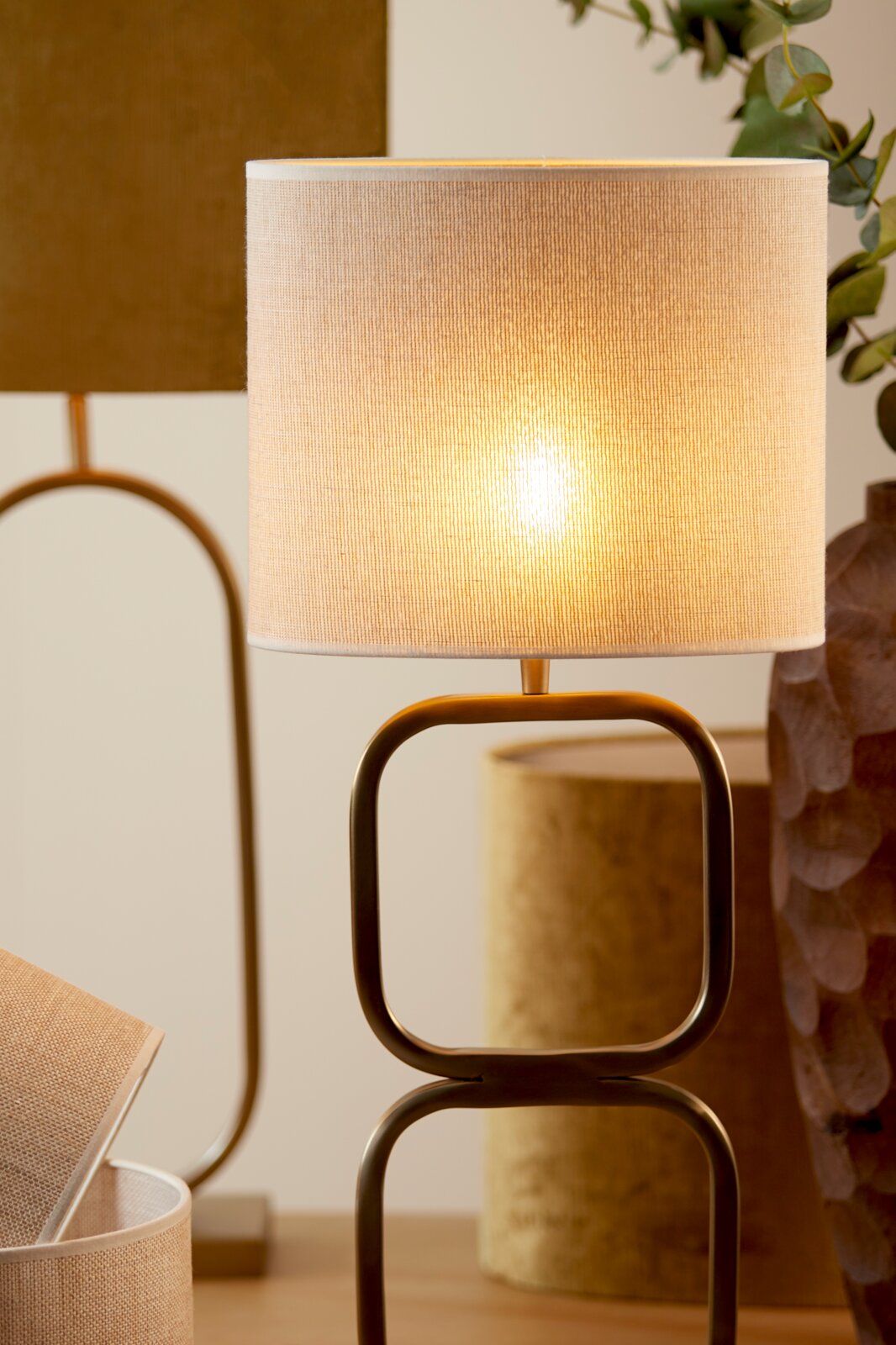 Light&Living Lampenschirm BRESKA Moderner Lampenschirm aus Stoff in warmem Licht, seitliche Perspektive