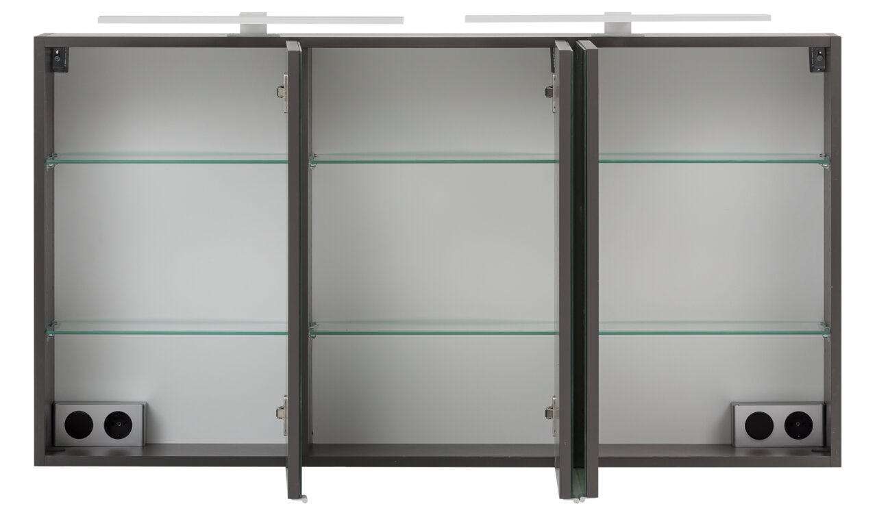 Offener Spiegelschrank mit drei Türen, Glasregalen und integrierten Steckdosen, Frontalansicht.