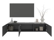 Frontale Ansicht eines modernen TV-Hängelowboards in dunklem Grau mit offenen Türen, dekoriert mit Vasen, Büchern und einem Kunstobjekt.