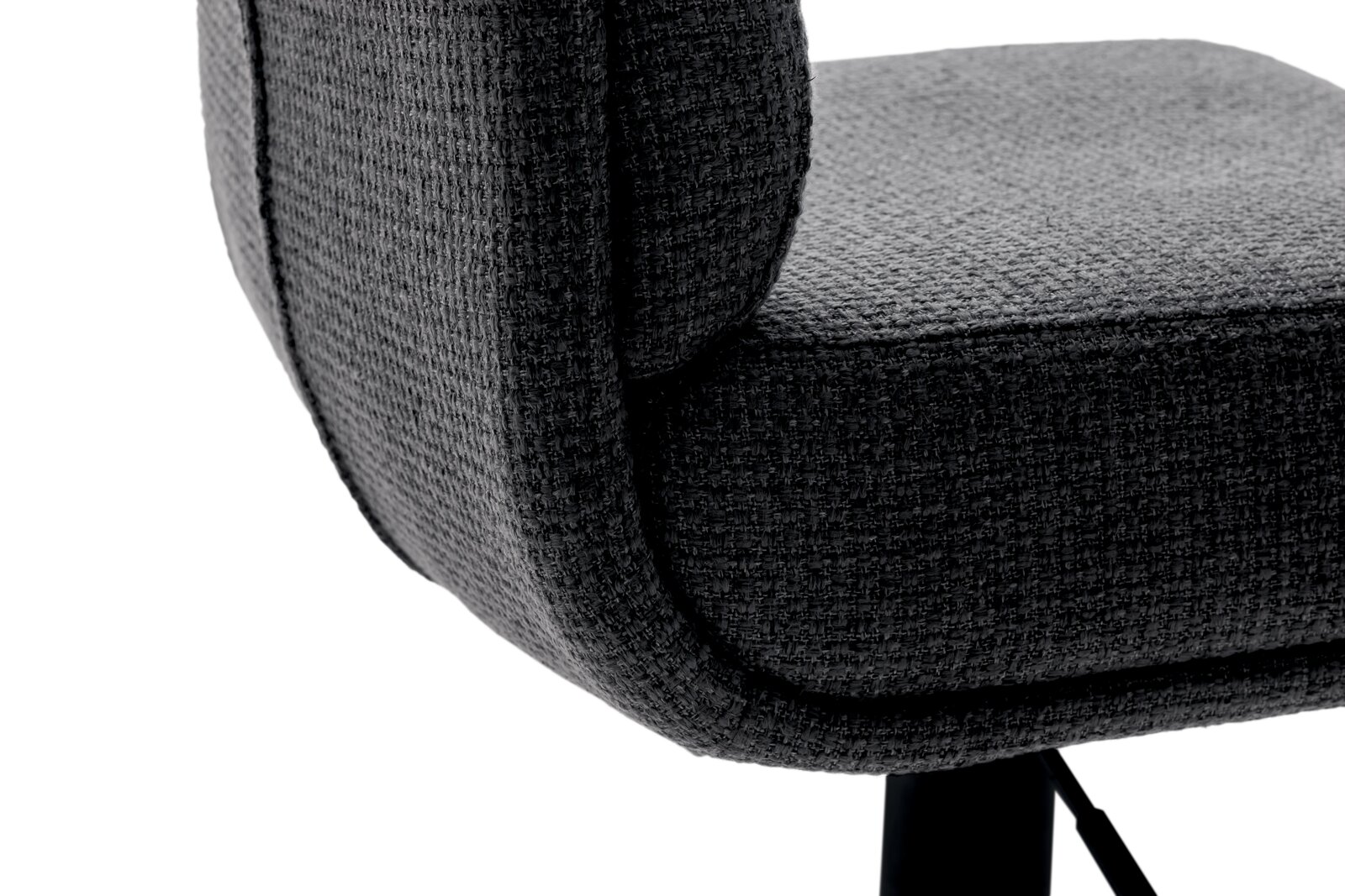 Dieter Knoll Barstuhl LEXINGTON Nahaufnahme eines grauen Barstuhls mit texturierter Stoffpolsterung, seitliche Perspektive.