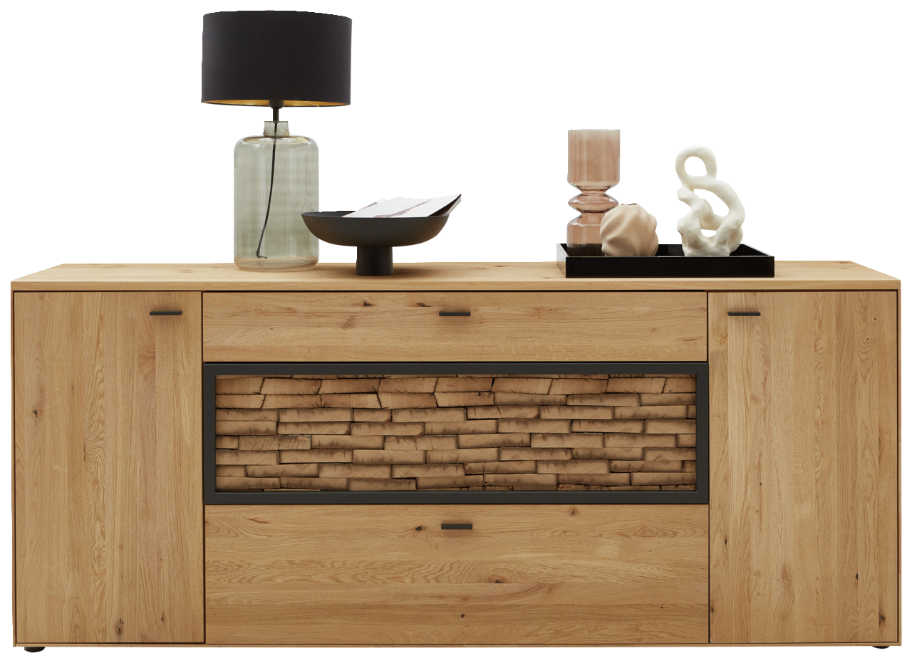 Frontale Ansicht eines modernen Sideboards aus Holz mit dekorativen Elementen und einer Lampe darauf.
