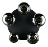 Moderne Deckenleuchte mit fünf glänzenden, runden Lampenschirmen in Draufsicht.