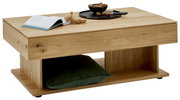 Moderne houten salontafel met opbergruimte, versierd met een boek, een schaal met noten en een kussen eronder, gezien vanuit de zijkant.