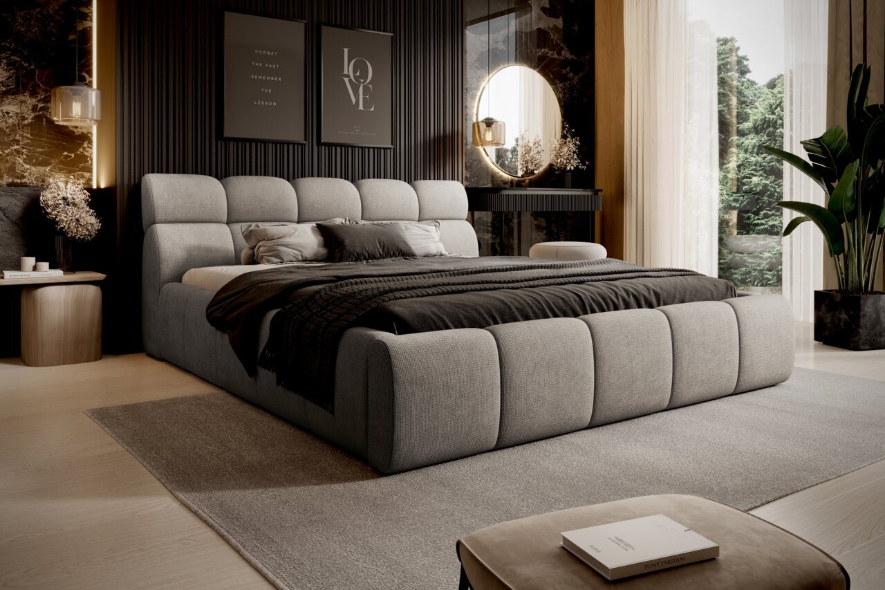 Modernes Polsterbettgestell in einem stilvollen Schlafzimmer, seitliche Perspektive