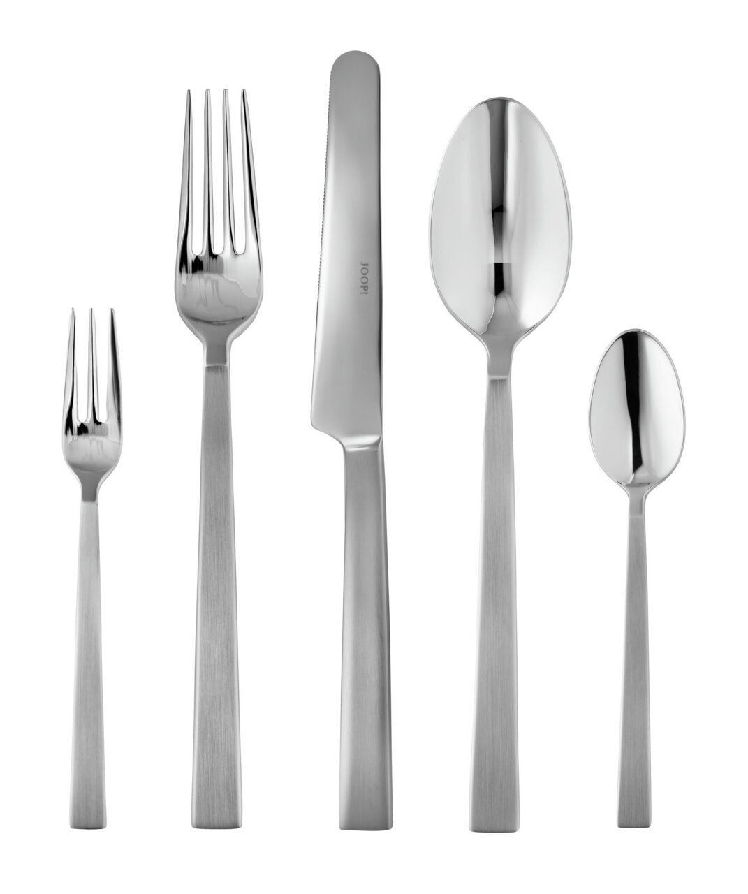 Set aus Edelstahlbesteck bestehend aus Gabel, Messer, Löffel und Teelöffel, frontal abgebildet.