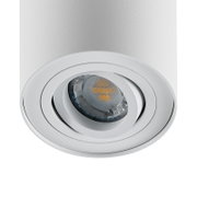 Nahaufnahme eines weißen zylindrischen Strahlers mit sichtbarer LED-Lampe, von unten betrachtet.