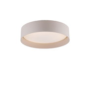 Runde weiße LED-Deckenleuchte in zylindrischer Form mit Diffusor, warmweiß leuchtend, inkl. Fernbedienung mit Dimm- und Farbtemperatursteuerung (2700–5000 K), Ansicht leicht von unten in Frontalperspektive
