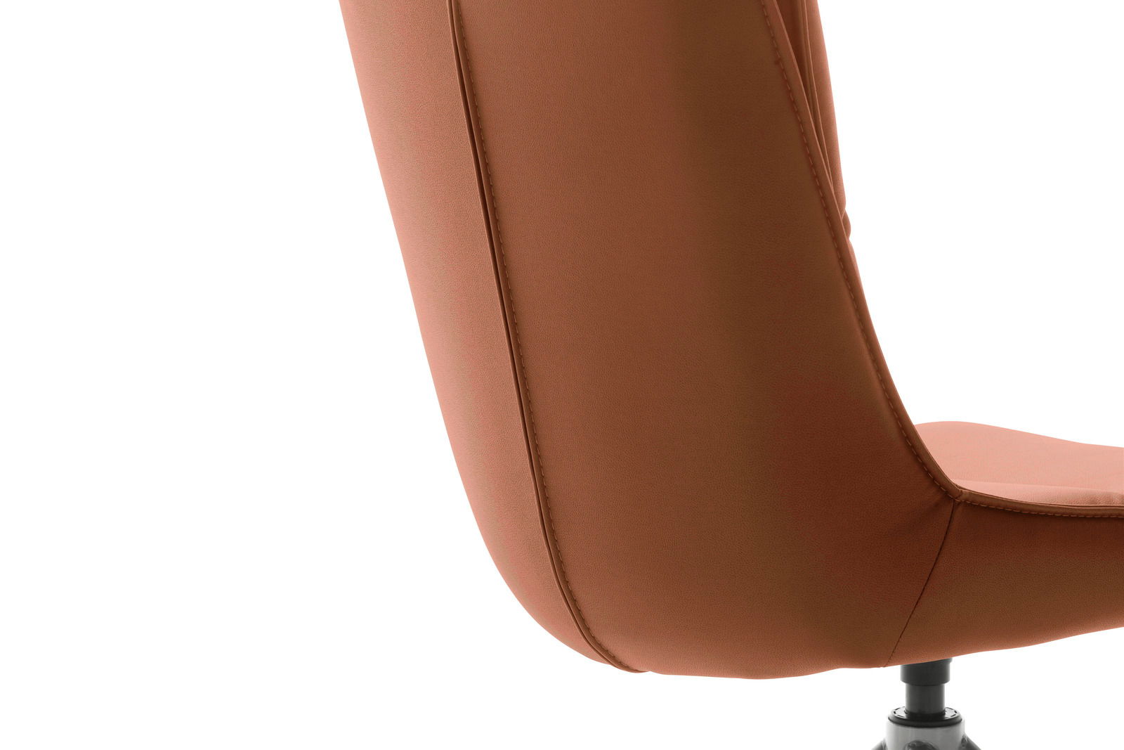 Nahaufnahme eines braunen Stuhls aus seitlicher Perspektive, zeigt die Rückenlehne und einen Teil des Sitzes.