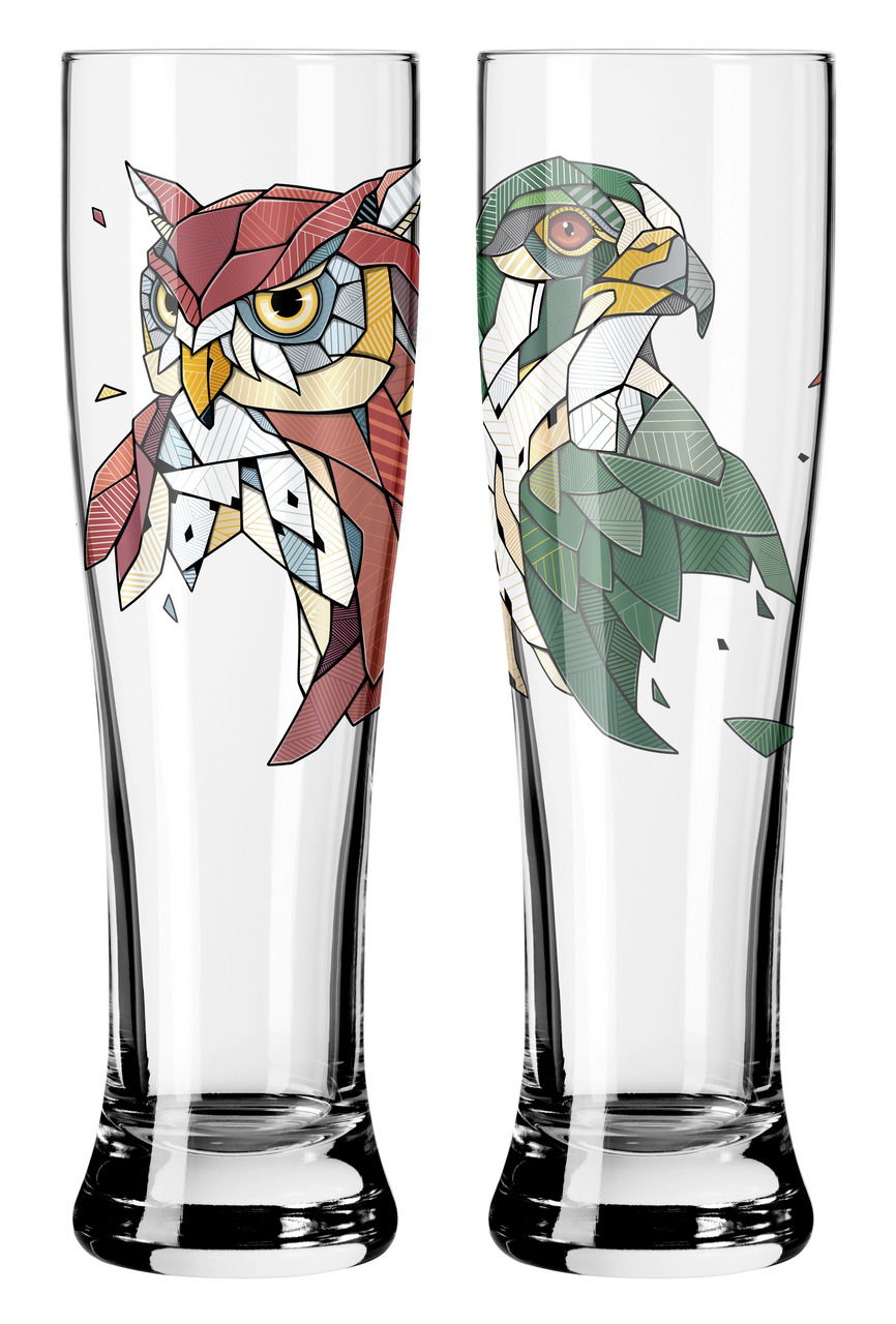 Zwei Weizengläser mit bunten Eulenmotiven, frontal abgebildet.