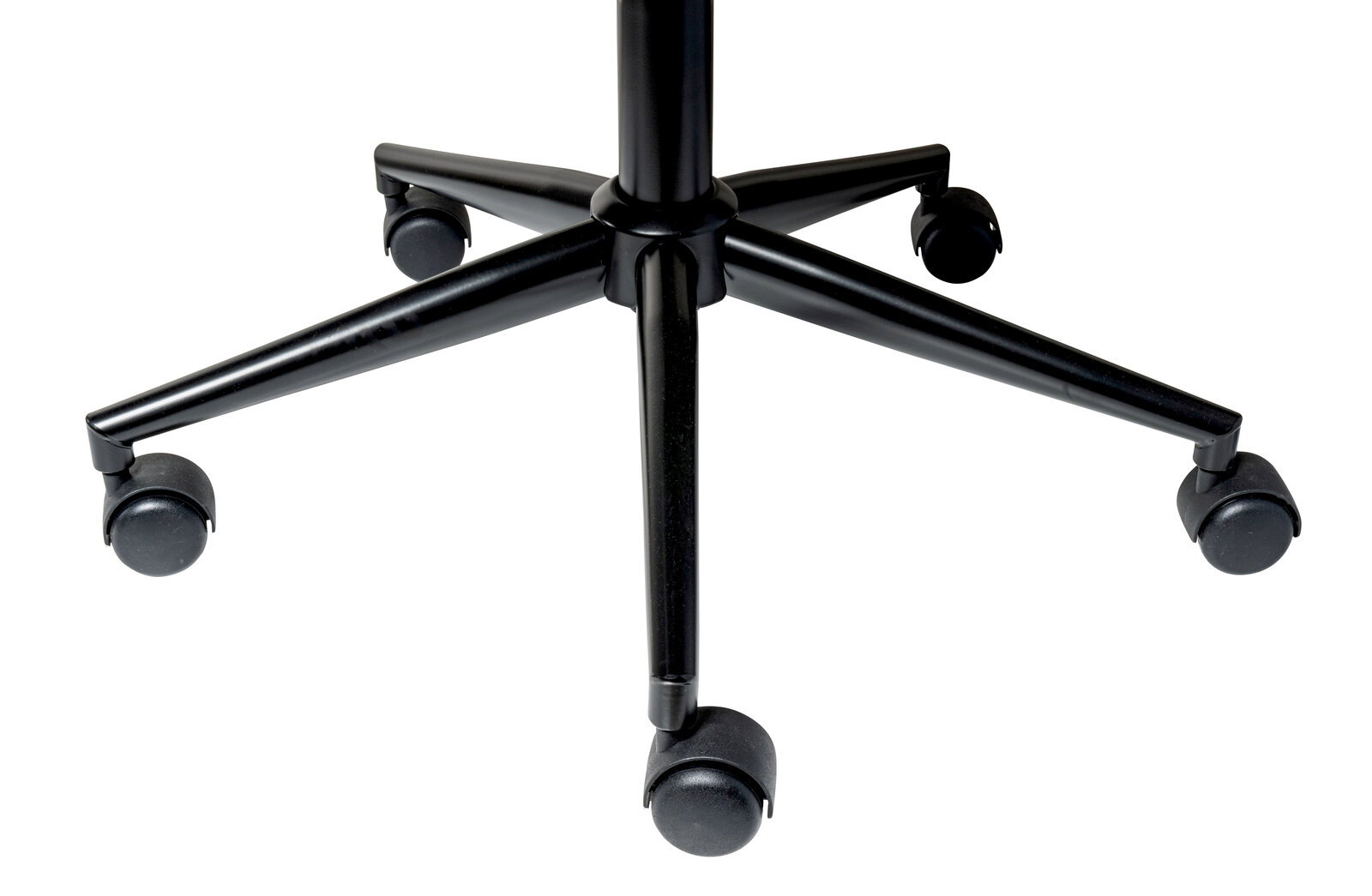 Nahaufnahme der Basis eines schwarzen Drehstuhls mit fünf Rollen, von oben betrachtet.