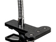 Nahaufnahme einer LED-Klemmleuchte mit flexiblem Hals und stabiler Klemme.