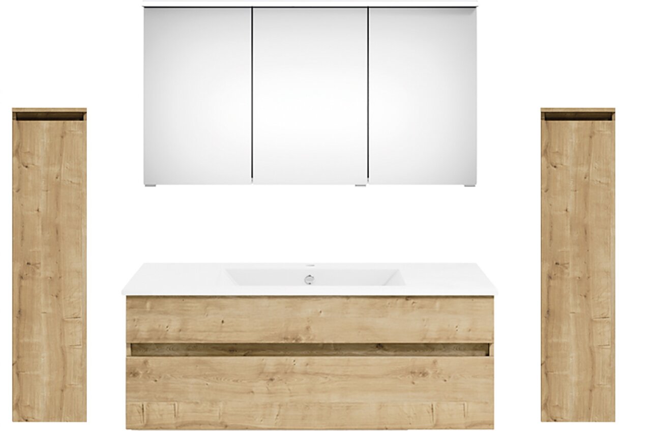 Frontale Ansicht einer modernen Badkombination mit Holzoptik. Enthält einen Waschtisch mit zwei Schubladen, einen großen Spiegelschrank und zwei hohe Seitenschränke.