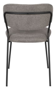 Rückansicht eines grauen Stuhls mit schwarzem Metallrahmen.