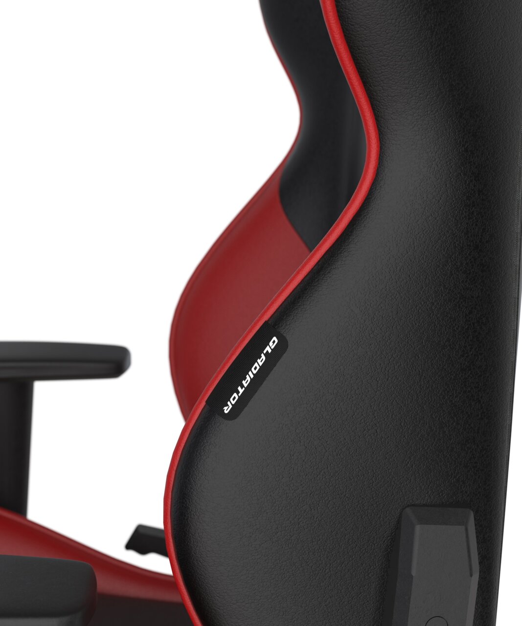 Seitliche Nahaufnahme eines Gaming Stuhls Gladiator in Schwarz und Rot mit ergonomischem Design.