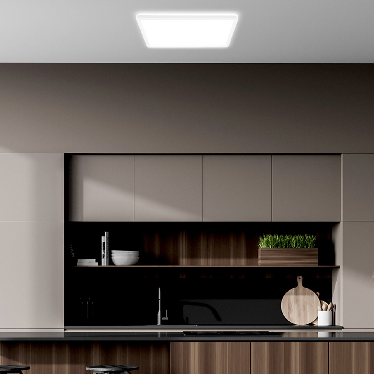 LED-Paneel an der Decke einer modernen Küche, aus der Perspektive von unten betrachtet.