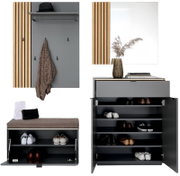 Modernes Garderoben-Set für den Flur in Grau und Holzoptik mit Paneel, Spiegel und Schuhschränken mit Sitzbank; frontale Ansicht, ein Schuhschrank geöffnet und Innenfächer sichtbar