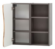 Hängeschrank 60 mit geöffneter Tür, drei Regalböden und moderner Holzoptik, seitliche Perspektive