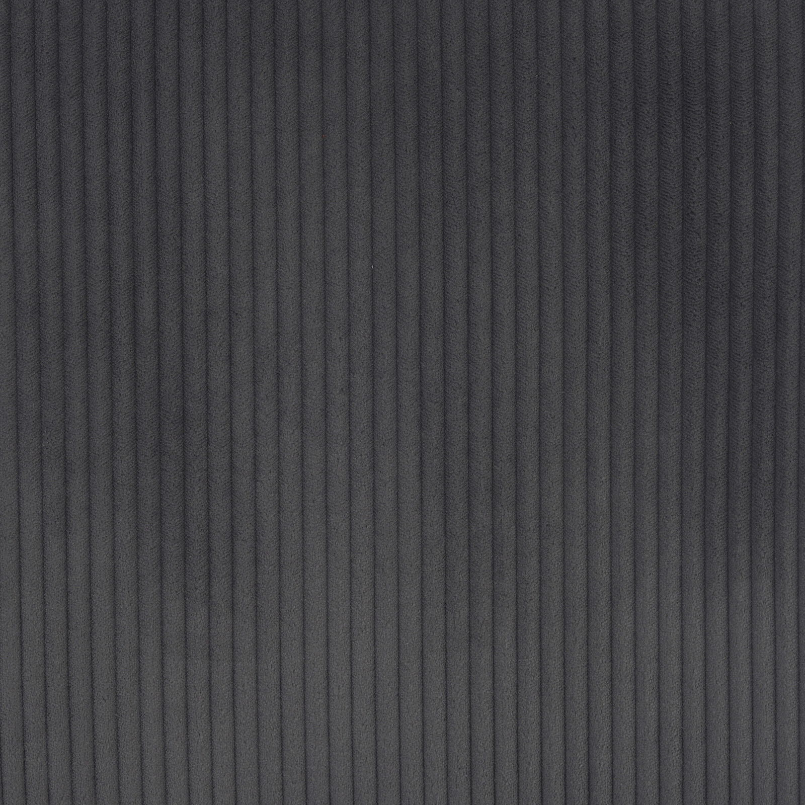 Nahaufnahme eines dunkelgrauen, gerippten Stoffes in vertikaler Perspektive