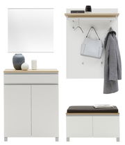 Garderoben-Set 5-tlg. in moderner Perspektive, bestehend aus einem weißen Schrank mit Holzoberfläche, einer Wandgarderobe mit Haken und Ablage, sowie einer Sitzbank mit Stauraum.