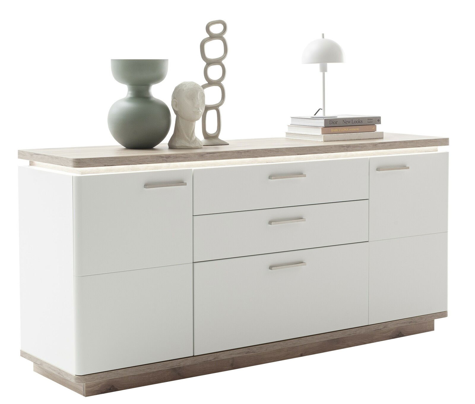 Modernes Sideboard in Weiß mit Holzdetails, dekoriert mit Vasen und Büchern, seitliche Perspektive