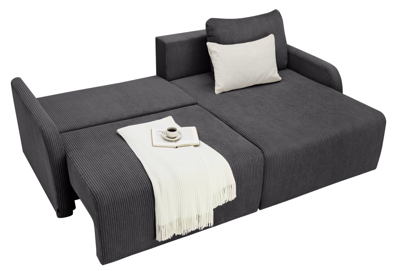 Graues Ecksofa mit ausziehbarer Liegefläche, dekoriert mit einem weißen Kissen und einer weißen Decke, aus der Vogelperspektive.