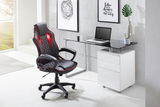 Moderner Schreibtisch mit Glasplatte und weißem Unterschrank, seitliche Perspektive, mit einem ergonomischen Bürostuhl im Vordergrund.