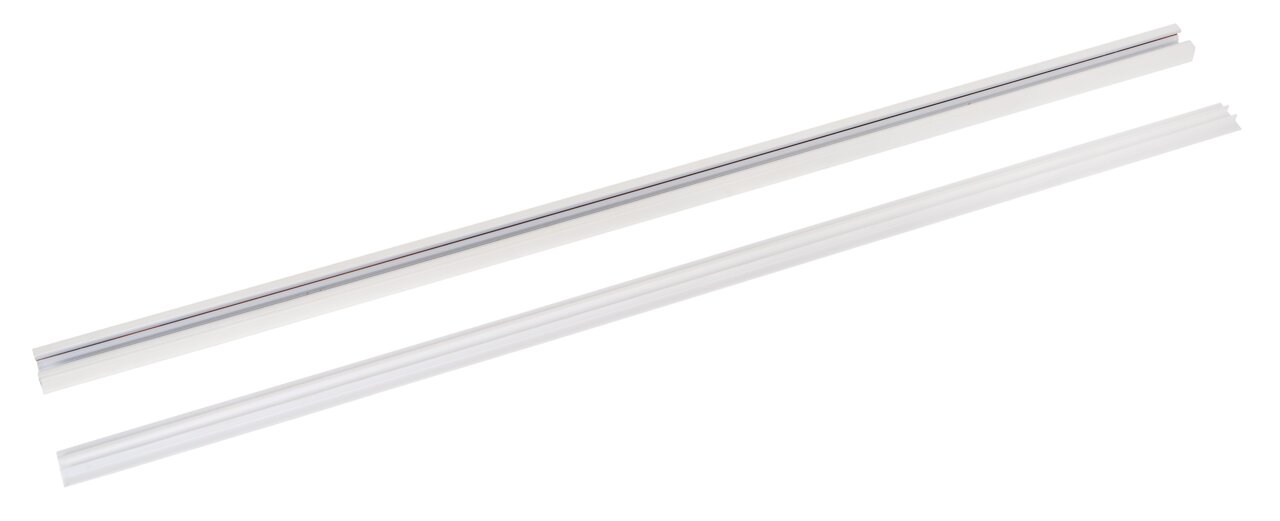 Weiße Stromschiene, 100 cm lang, in diagonaler Perspektive von oben fotografiert.