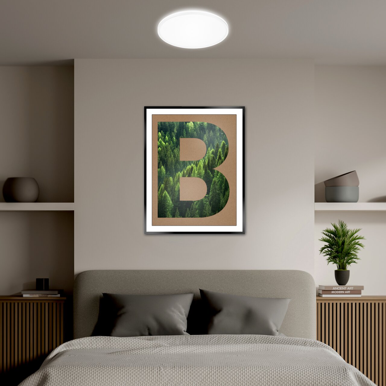 Moderne LED-Deckenleuchte in einem stilvollen Schlafzimmer, von unten betrachtet.