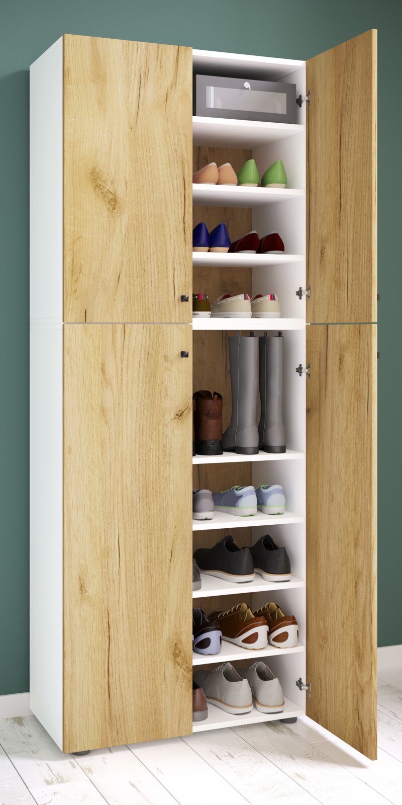 Hoher Schuhschrank mit Holzoptik-Fronten und weißem Korpus, Türen geöffnet und mehrere Regalböden mit Schuhen sowie Stiefelfach sichtbar, fotografiert in frontaler leicht seitlicher Perspektive.